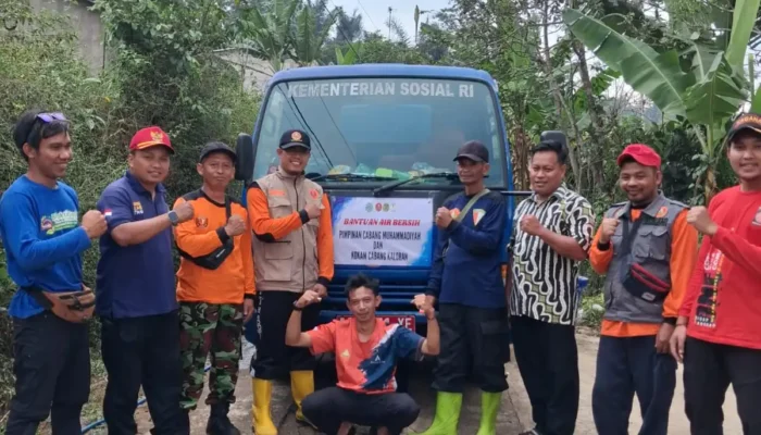 Muhammadiyah dan KOKAM Kaloran Salurkan 11 Tangki Air Bersih untuk Warga Terdampak Kekeringan