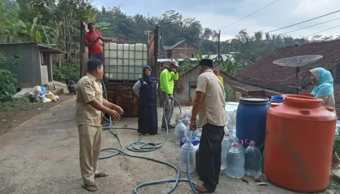 PHU Muhammadiyah Salurkan 20.000 Liter Air Bersih ke Tiga Wilayah di Temanggung
